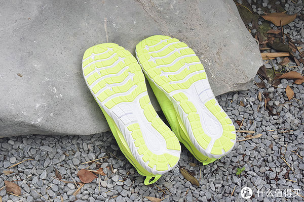 鞋底|减震透气会“呼吸”！咕咚10K悦弹跑鞋体验