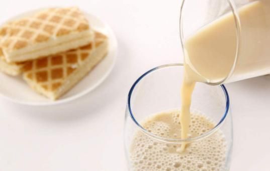 牛奶|儿媳妇和女儿同时怀孕,给儿媳妇榨豆浆,给女儿喝牛奶,算偏心吗