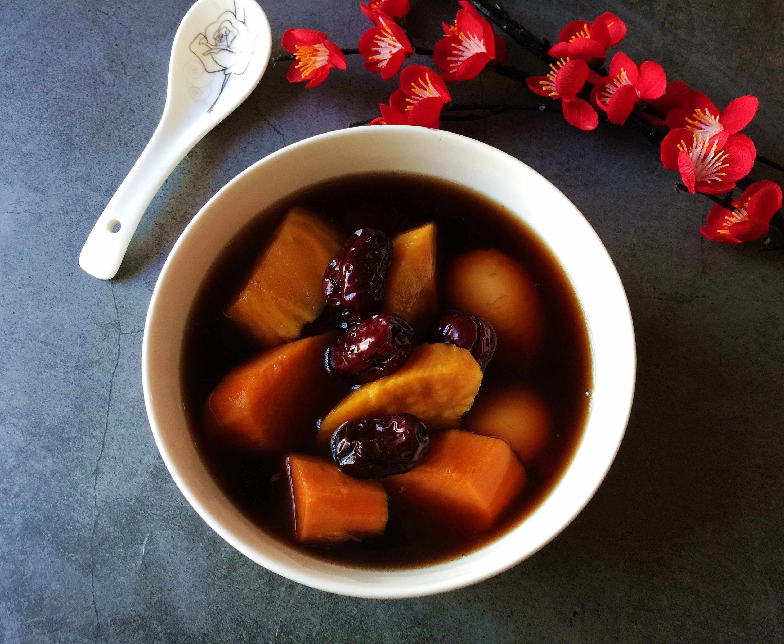 冬天,5样食材煮一锅,坚持每周吃3回,气色红润,手脚不冰凉了