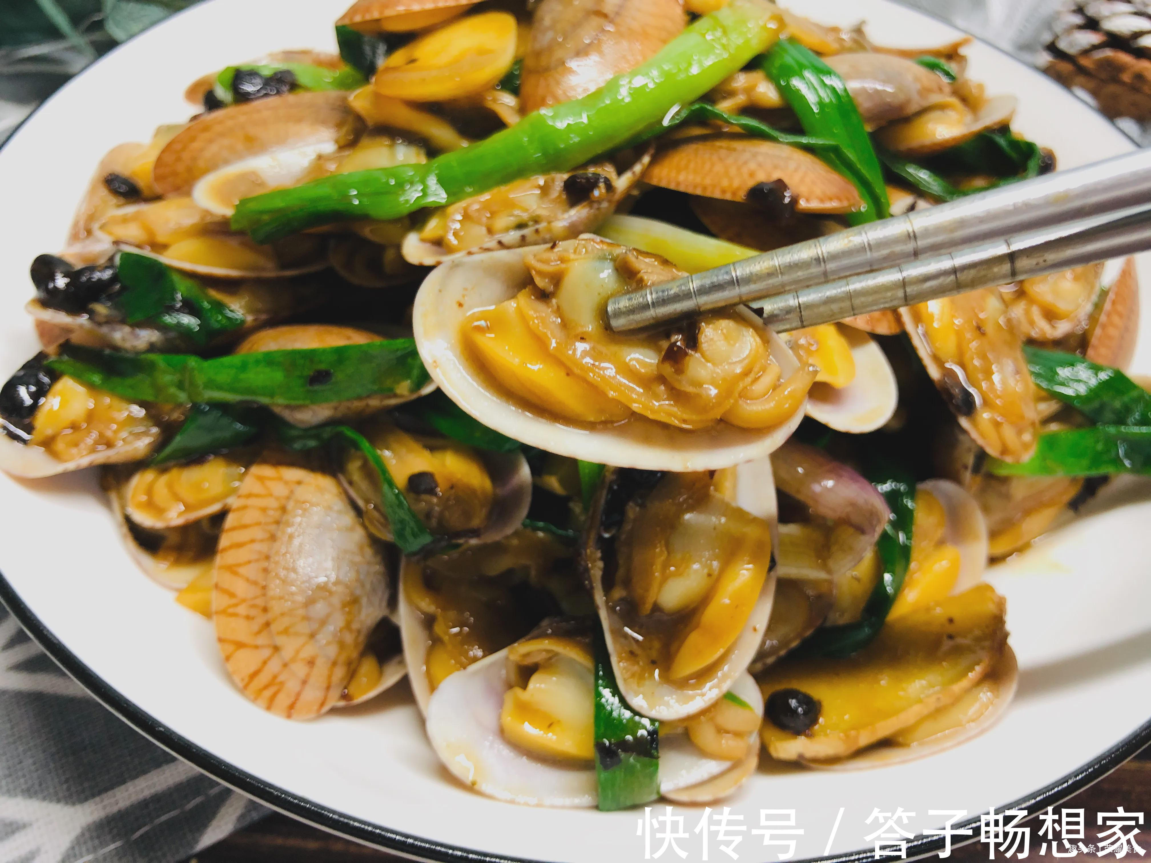 炒花甲很简单，用一个方法，就再也不怕吃到泥和沙子，学习一下吧