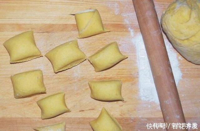 入秋后,吃包子吃馒头,不如吃它,简单一卷香软营养,我1周做3回