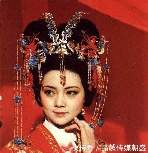 儿子#薛宝钗婚后生了个儿子？这两个细节给出了答案，实在是狗尾续貂