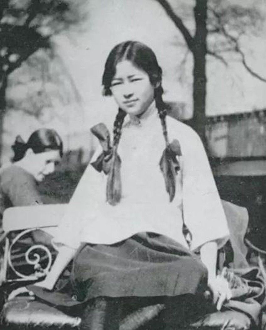  徐志摩|徐志摩爱过陆小曼和林徽因，徐志摩妻子张幼仪怎么看这两人