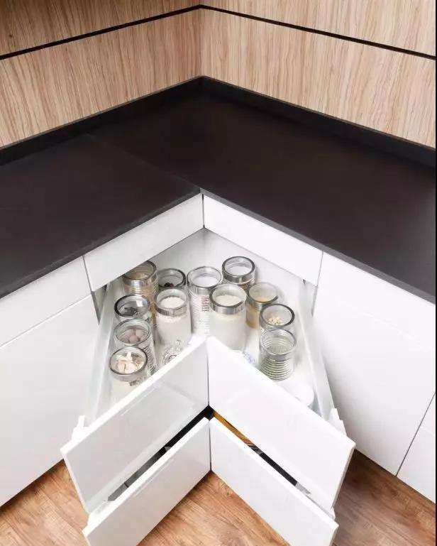 鸡肋|厨房拐角位置很鸡肋那是你没用好，学习外国人做储藏室多一间房