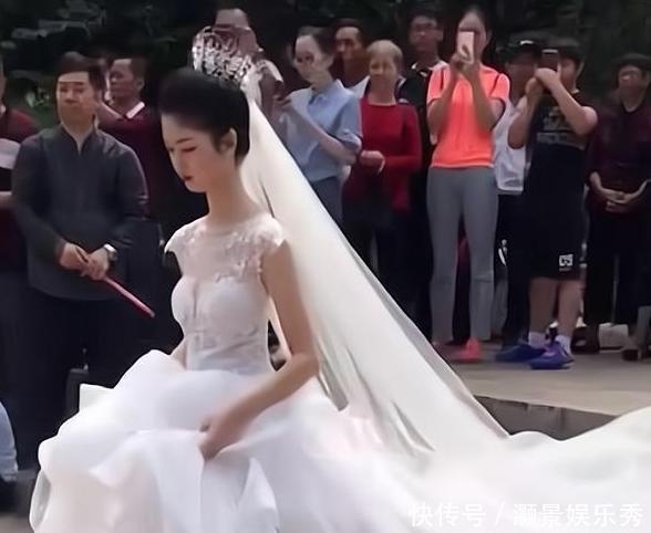 自信心|新娘“长颈鹿脖子”走红,天鹅颈显高贵,网友:新郎娶了在逃公主