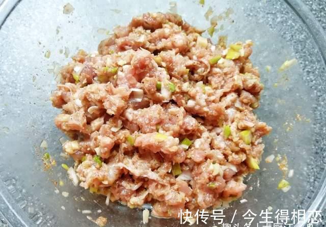 调白菜肉馅水饺,牢记“3放1不放”,肉馅不腥不柴不破皮不出水