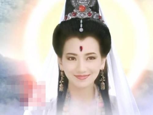 跪拜&6个版本“观音菩萨”,前五位都只是在模仿,唯独她被路人跪拜!