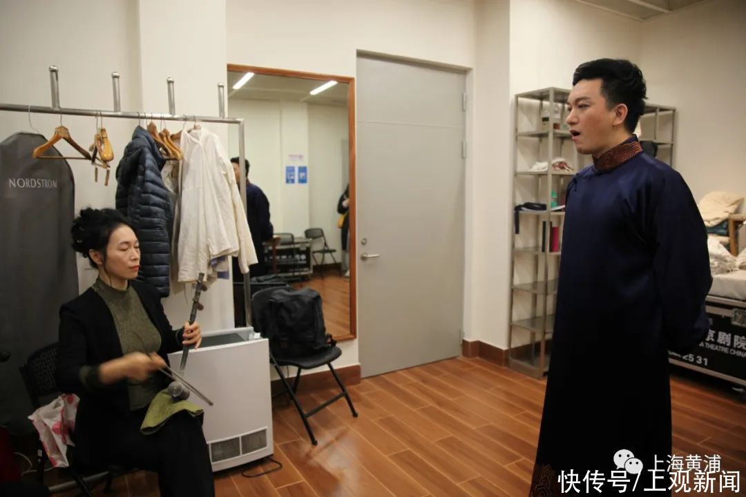 我们这样过年｜从央视春晚到天蟾逸夫舞台，“和观众在舞台上见面”