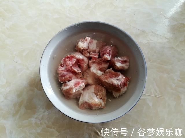 芋头|冬天最该吃这菜，简单一蒸，出锅香到流口水，朋友：看着就馋