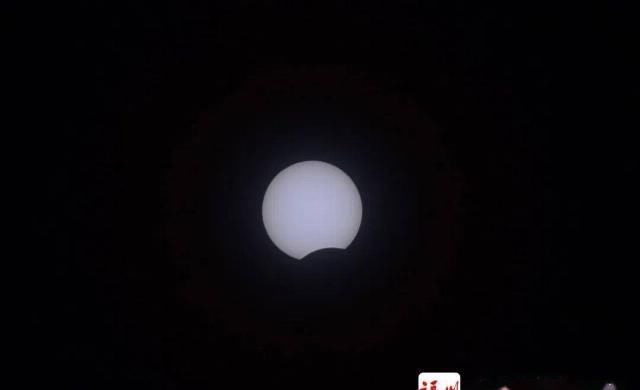 毫不逊色福州天空惊现“天狗吃日”+雷暴+彩虹太震撼了…回顾高光时刻