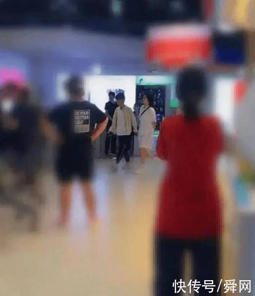 中餐厅|姚安娜《中餐厅5》路透照曝光 很多网友都赞她家教好，没有娇生惯养很接地气