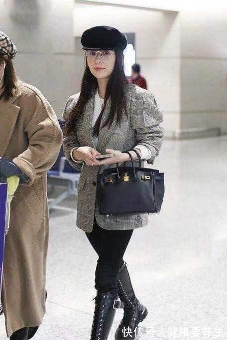 方媛 方媛的衣品也太好了吧，格纹西装搭配骑士靴潇洒帅气，时髦大气！