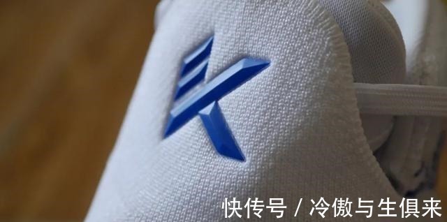 鞋盒 五百块双层碳板,带TPU的鞋垫,这双汤普森签名鞋不香吗!