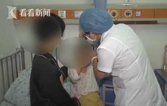 小动物|都是兔兔惹的祸！姐弟头上长脓包 头发大量掉落