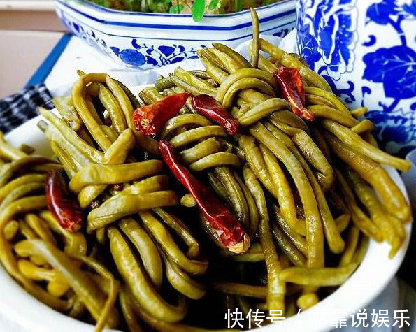 四川奶奶教你腌酸豆角，又酸又脆，1分钟学会，保证放一年都不坏