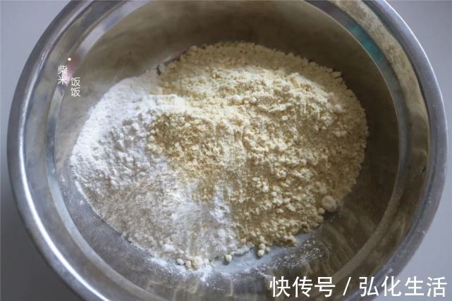 鸡蛋饼|正月初四吃烙饼，两种面粉搭配，外酥里软米香四溢，太好吃了