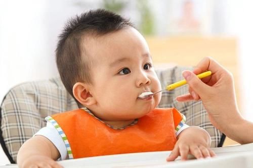 婴幼儿的不少食物,自制的远不如买的好,家长别再“假育儿”了