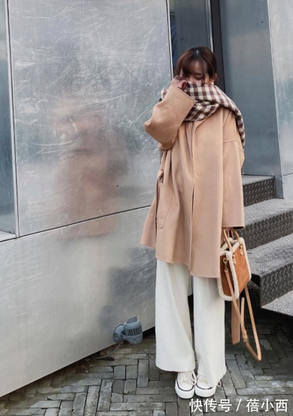 博主 羽绒服穿腻了?今年流行“大衣”,搭配毛衣、阔腿裤,时髦又洋气
