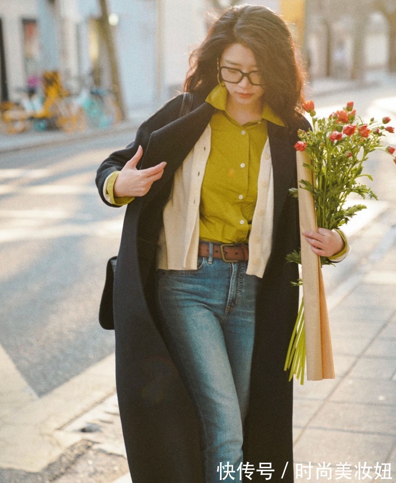 黑大衣|为何你穿黑大衣总比别人土?其实配饰才是关键,提升气质又洋气