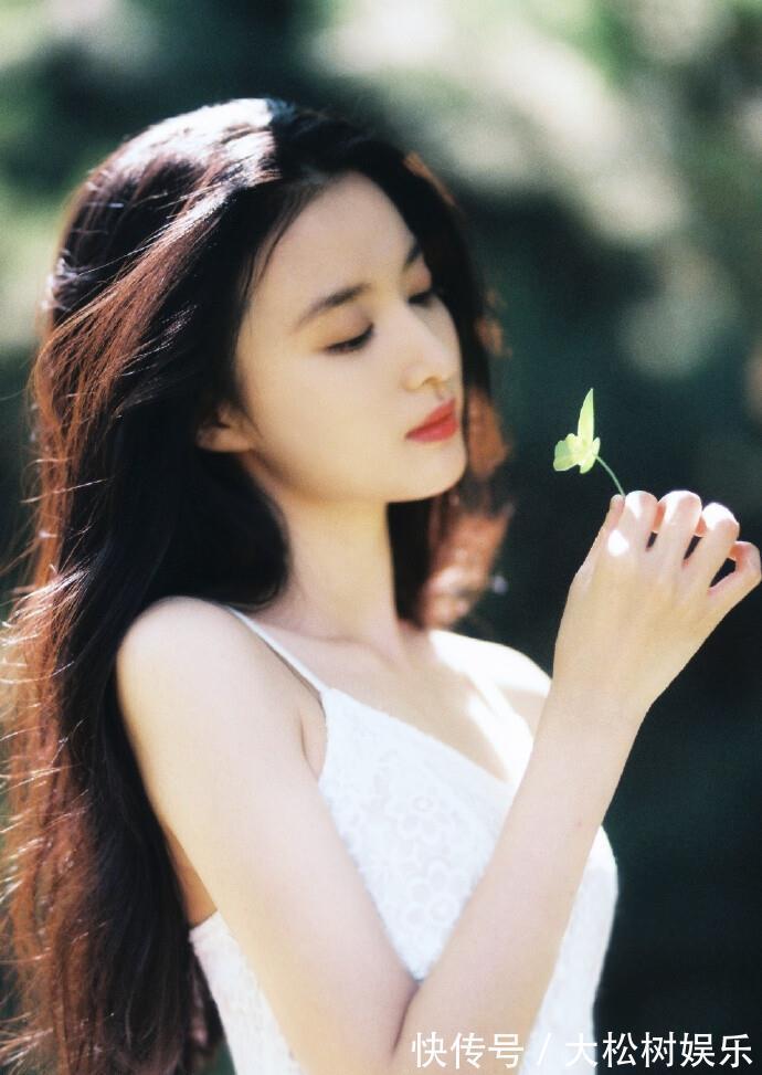 化妆|妆前妆后差别很大的女生,往往都有3个特征,稍微化点妆就很惊艳