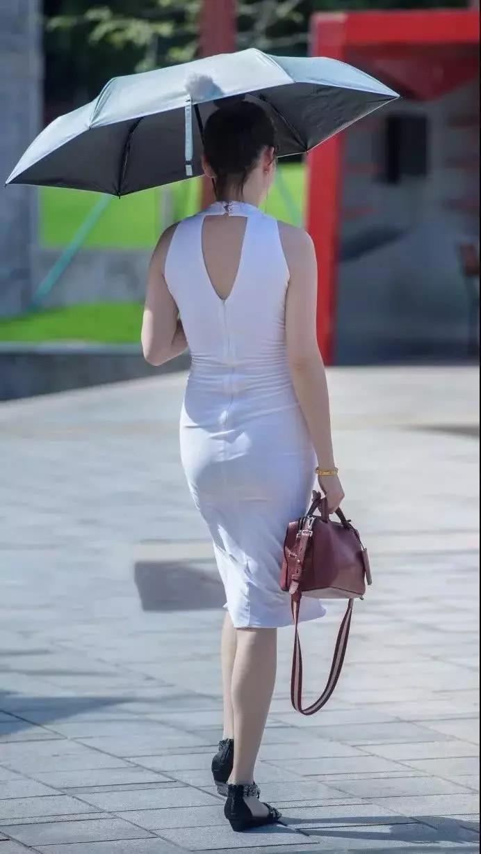 衣服|这种英伦风格的穿搭,压根不耐看,只是符合她气质