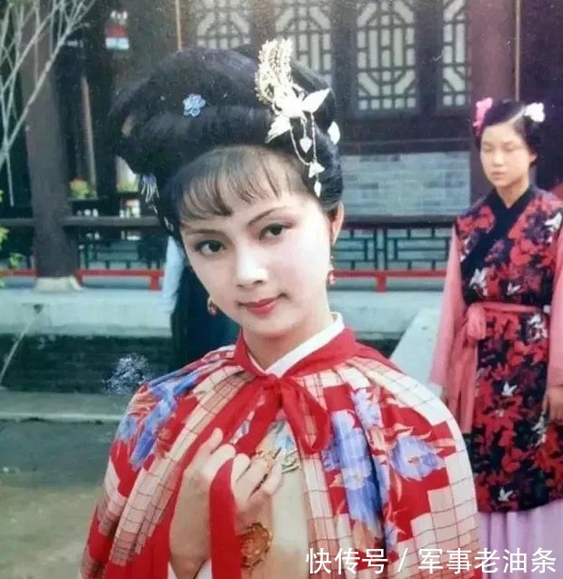 林黛玉@宝钗在荣国府过着什么日子?不可能受到疼爱,同样风刀霜剑严相逼