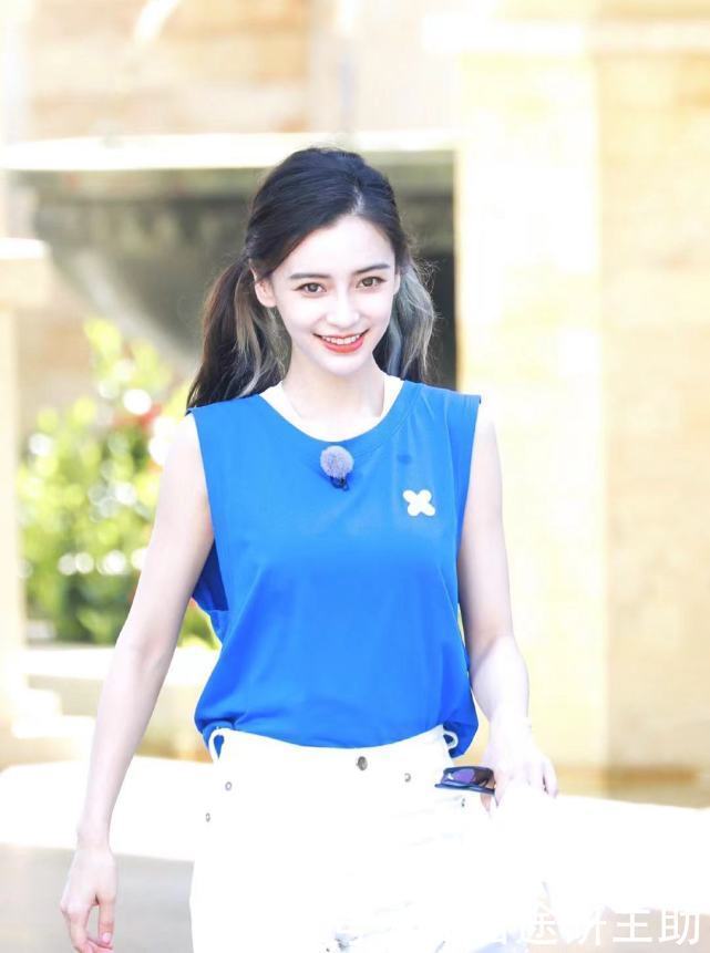 蔡徐坤|baby现身三亚录制节目,辟谣退出跑男传闻,击破退出跑男的谣言