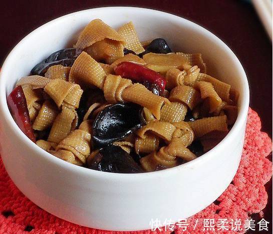 大侄子到我们家最喜欢我做的这三道菜,你们看怎么样