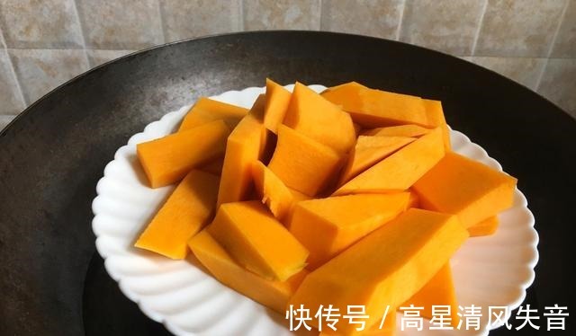 南瓜块|自制华夫饼,搭配了南瓜,好看又好吃!