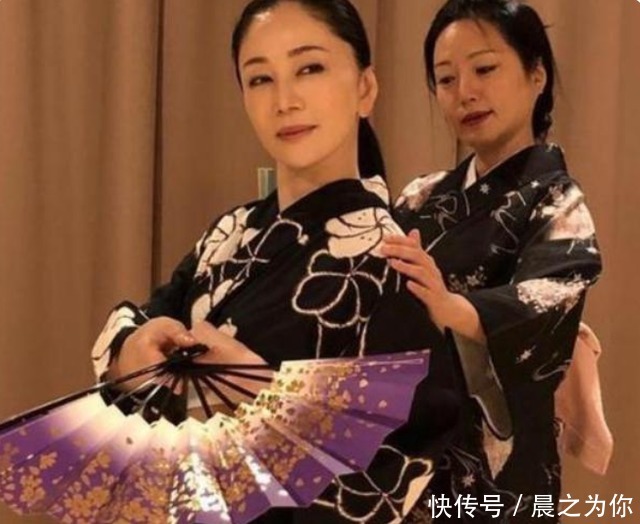 冠军|53岁阿姨每天坚持健身,成功获得选美冠军,身材让人羡慕