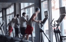 |搞笑段子:在外面吃面,对面有一萝莉跟她爹,同吃一碗。