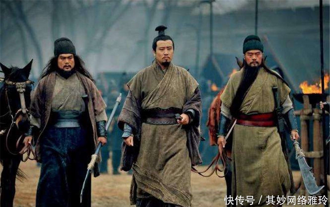 虎牢关之|虎牢关三英战吕布,关羽张飞为何处于劣势?只怪刘备是个猪队友