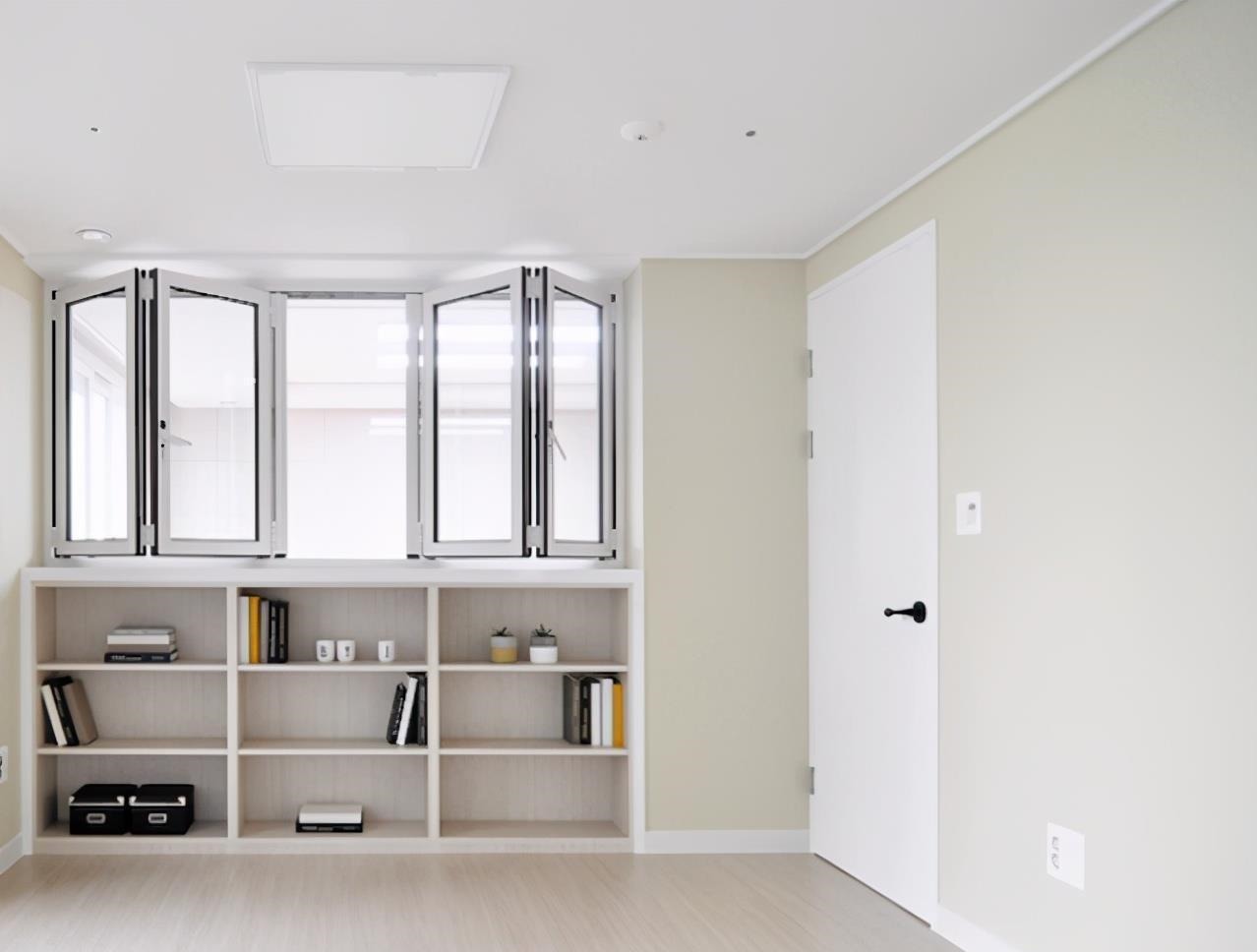 现浇|韩国人聪明,不考虑阳台封不封,直接在护栏边装推拉门,安全实用