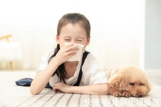 数学|怪事!小姑娘一做数学题就眼睛过敏，肿到睁不开……