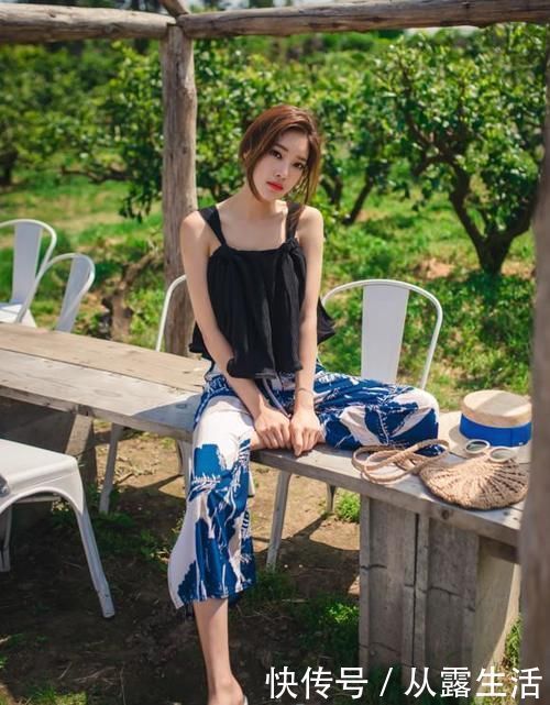 小姐姐|美女穿搭：浪费度假风的穿搭，海岛气息十足，小姐姐很浪漫