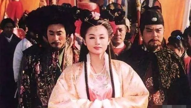 公主和亲途中怀孕,送亲队伍就地建国,孕育了这支古老民族