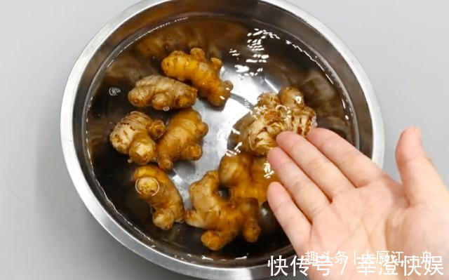 原来保存生姜这么简单,一次放10斤,随吃随取,放半年都不坏