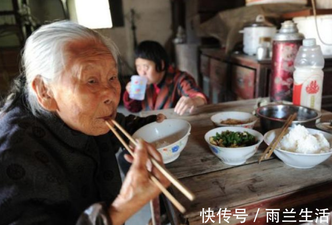 抗氧化剂|高血压患者,脸上出现3种表现,最好及时检查,脑出血要来了