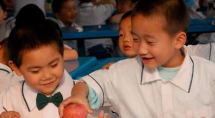 随父姓还是随母姓重要吗？为争娃的“冠姓权”，夫妻俩分道扬镳