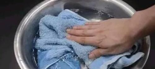 白醋|无论毛巾有多脏多难闻,两个清洗小妙招,几分钟后毛巾除螨又柔软