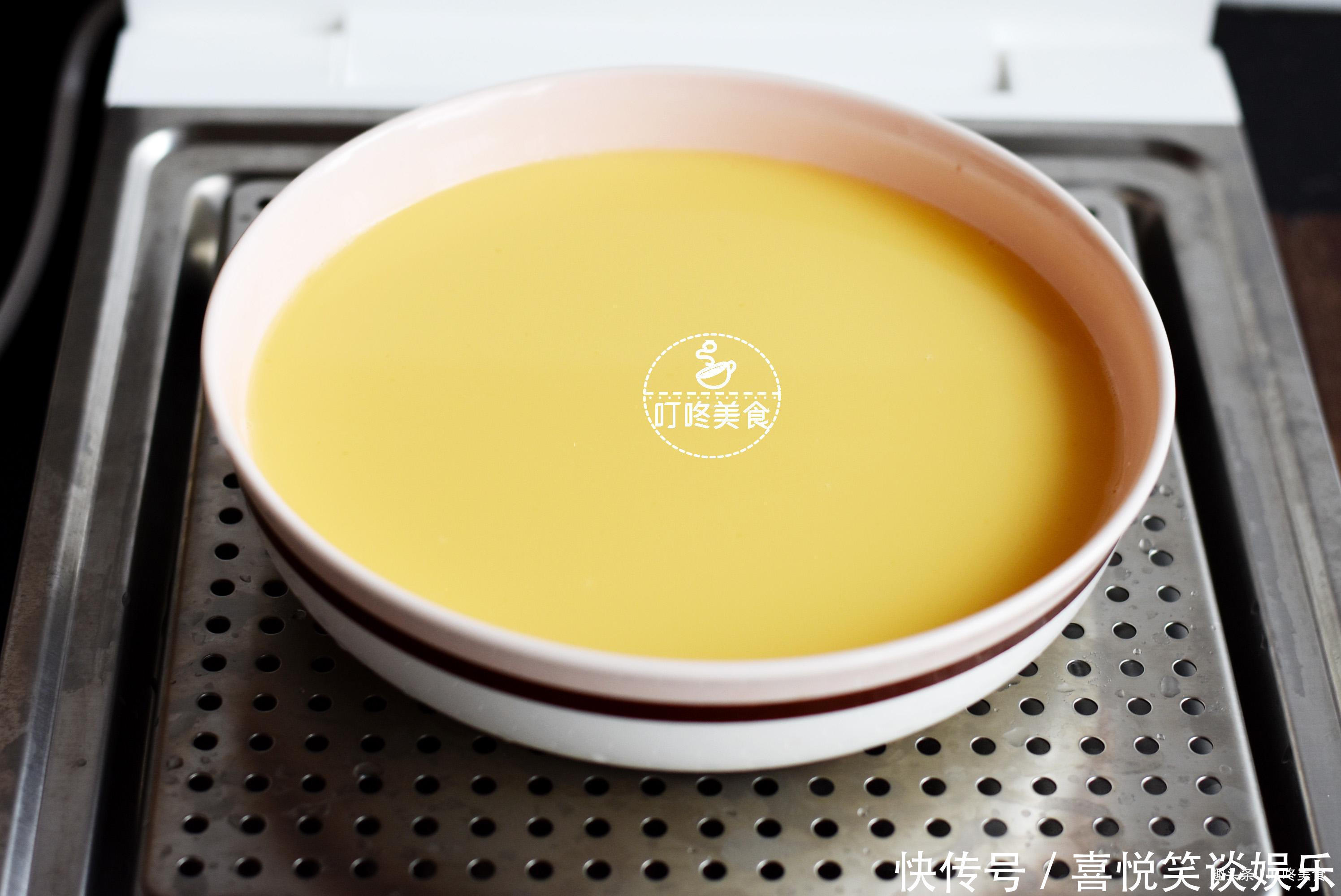 鸡蛋羹|蒸鸡蛋羹时,别直接加水就蒸,学会这些技巧,鸡蛋更嫩滑,无气孔