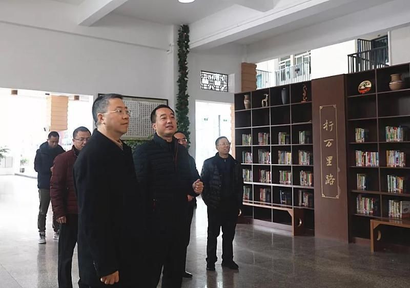  校园文化|绵阳市教体局局长胡东前往绵阳一中视察指导校园文化建设工作