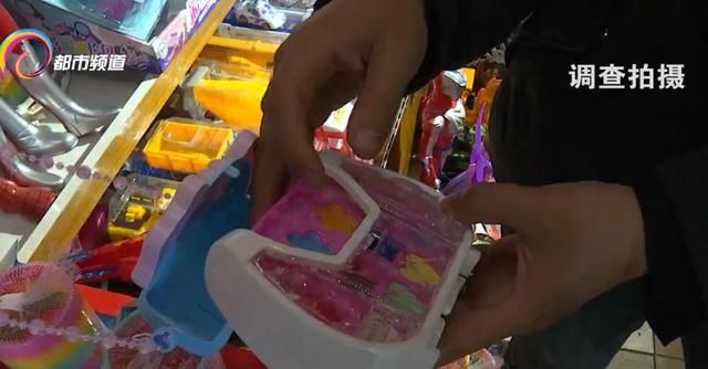 价格少则十元，多则上百元，儿童化妆品销售“走俏”，真的安全吗？