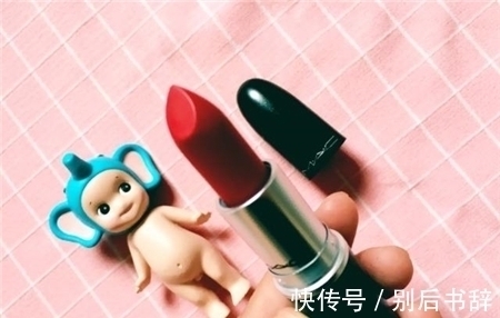 滋润度 这些大牌口红的缺点真心忍不了,YSL掉漆、MAC干裂,场面很尴尬