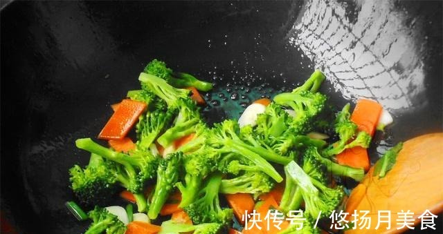 西蓝花|做西蓝花，有人水煮，有人直接炒，都不对！大厨教你最正确做法！