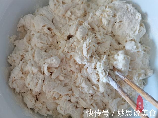 试试我这个馅料的包子，冬瓜粒粒分明，肉香味美让你食欲大开