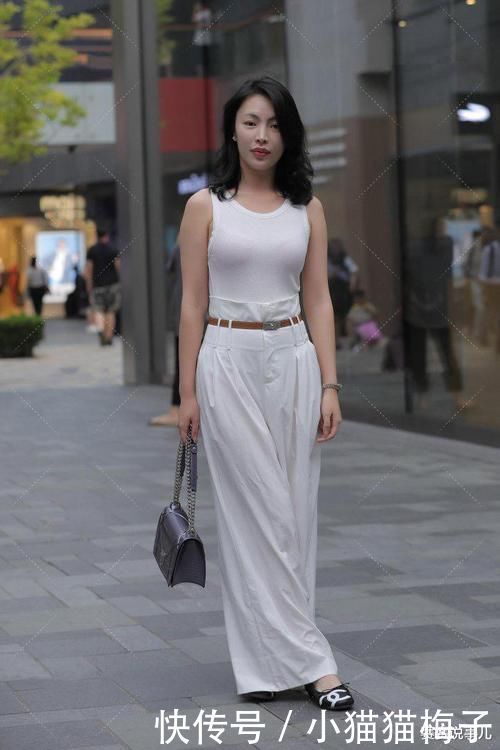 淑女风 现在流行“半透明”裤姐姐胆大穿了,成熟女人味十足