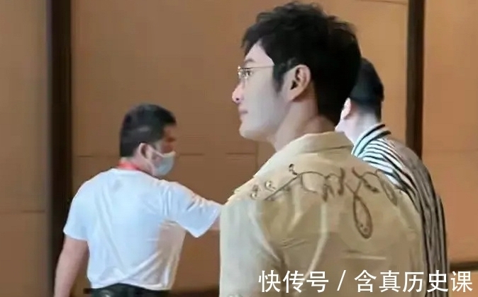 路透|龚俊姚安娜录《中餐厅》被偷拍，这是眉来眼去？