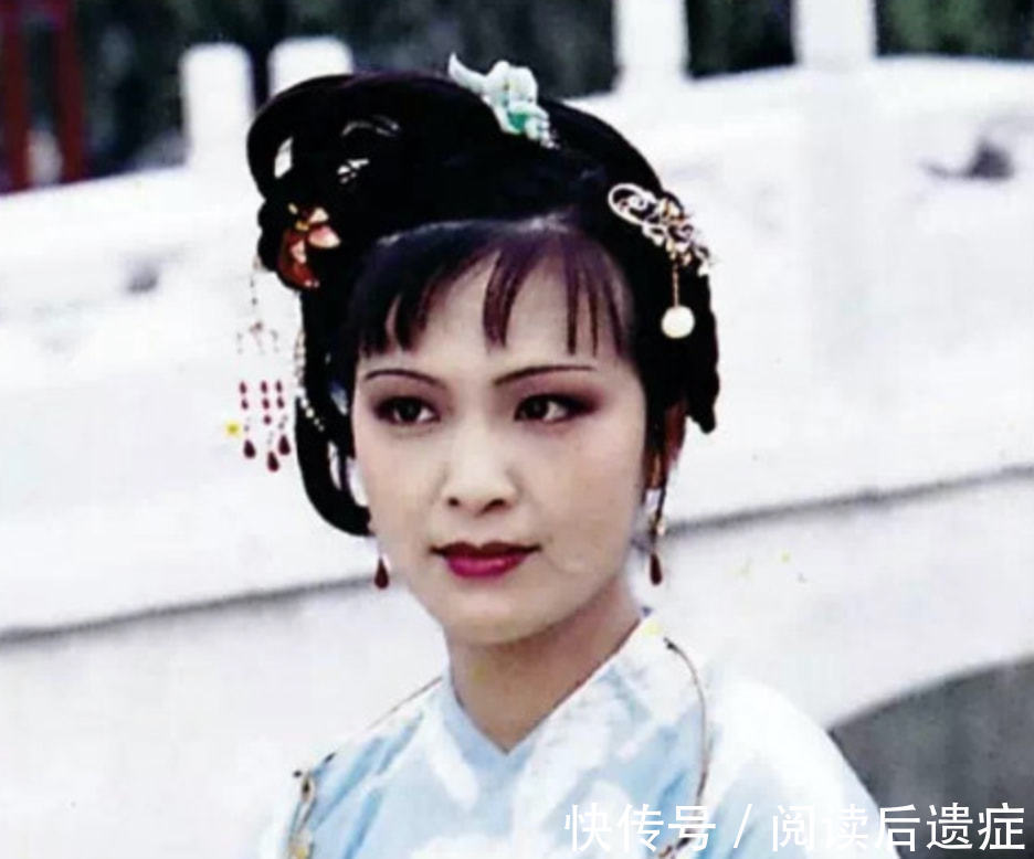 宝玉&司棋尚且知道拉着宝玉求情,迎春为何只会哭?不做任何尝试?