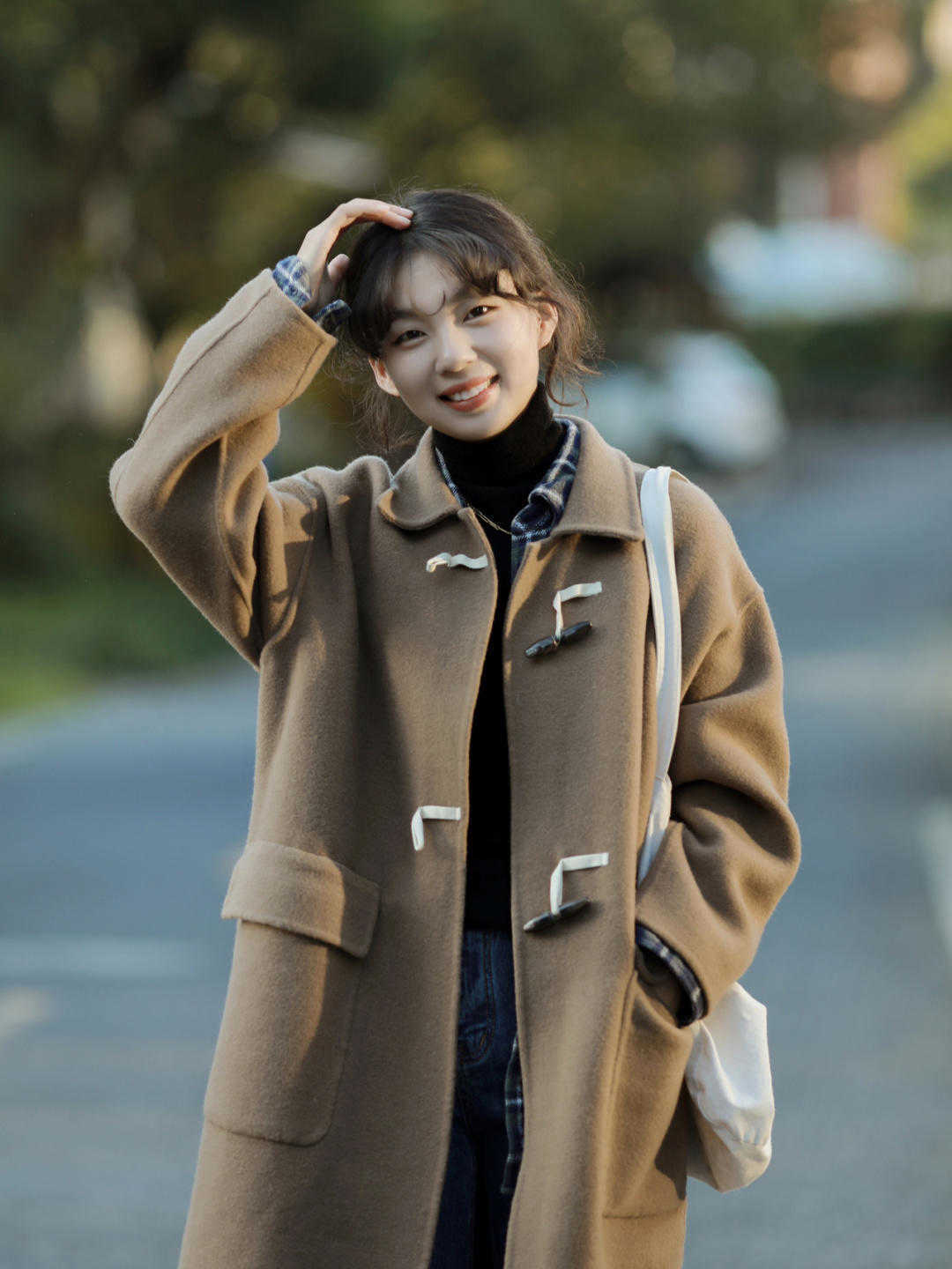 大衣|秋冬,小个子女生怎么把大衣穿得好看?搭针织衫和牛仔裤,真漂亮